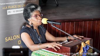 Marilyn Douala Manga Bell dirige depuis 1991 l’un des centres d’art contemporain les plus dynamiques du continent : doual’art (doualart.org), installé dans un cinéma désaffecté. Marilyn Douala Manga Bell dirige depuis 1991 l’un des centres d’art contemporain les plus dynamiques du continent : doual’art (doualart.org), installé dans un cinéma désaffecté.