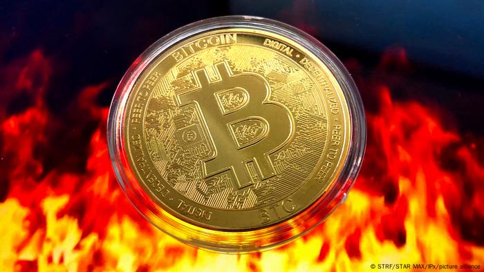 Bitcoin Cryptocurrencies Plunge After China Issues Restrictions News Dw 19 05 2021