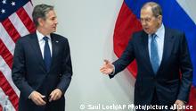 19.5. 2021***
U.S. Secretary of State Antony Blinken, left, and Russian Foreign Minister Sergey Lavrov, right, arrive for a meeting at the Harpa Concert Hall in Reykjavik, Iceland, Wednesday, May 19, 2021, on the sidelines of the Arctic Council Ministerial summit. (Saul Loeb/Pool Photo via AP)