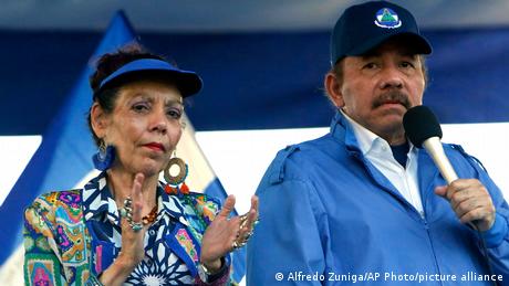 Daniel Ortega y su esposa, la vicepresidenta Rosario Murillo.