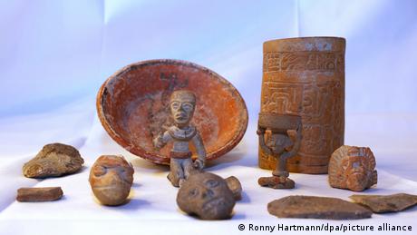 Piezas de la cultura maya encontradas por la Policía en un sótano en Alemania.