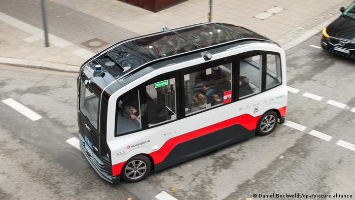 Deutschland Autonom fahrender Bus in Hamburg