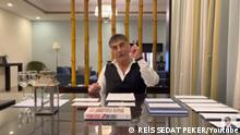 Der berühmteste Mafia-Boss der Türkei (Sedat Peker) mit seinen Videos das ganze Land spricht offen über die Beziehungen zwischen Politik, Medien und Mafia.
https://www.youtube.com/watch?v=LELh7_8SMlY&t=102s