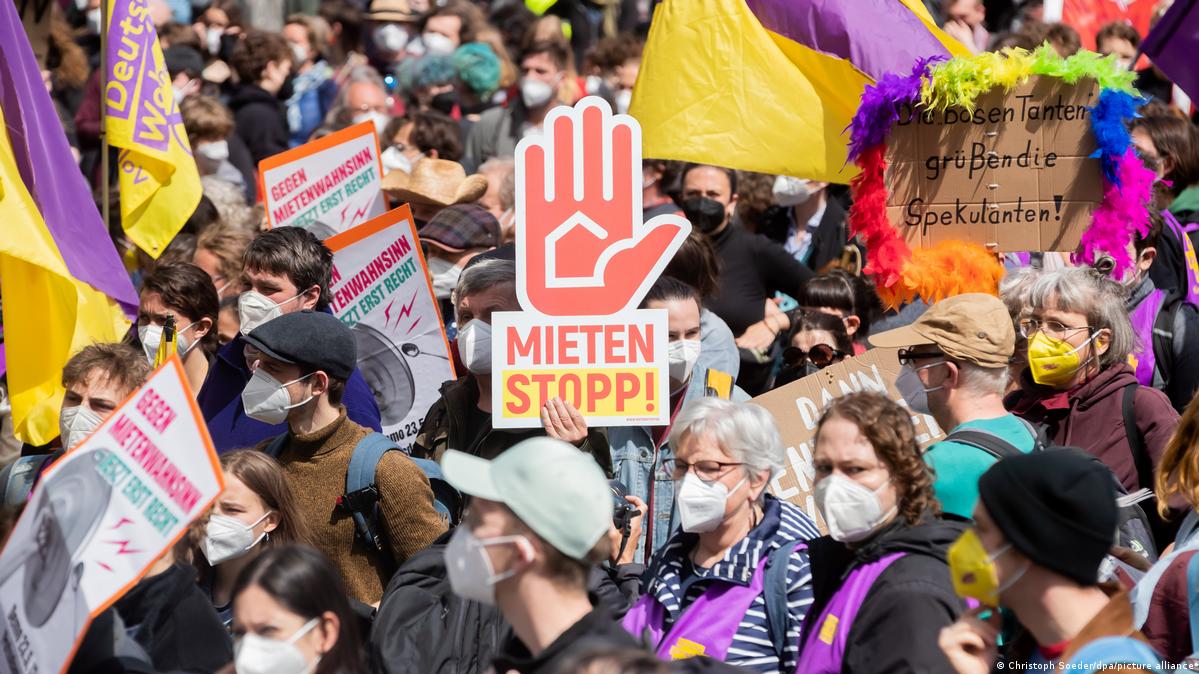 Berlin protests urge end to soaring rents DW 05/23/2021