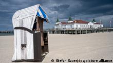 На немецких курортах уже расставляют пляжные корзины (фото)