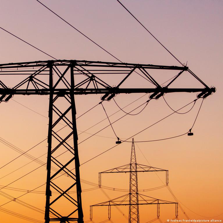 dw.com - Natalie Muller - Why heat waves heighten the risk of blackouts