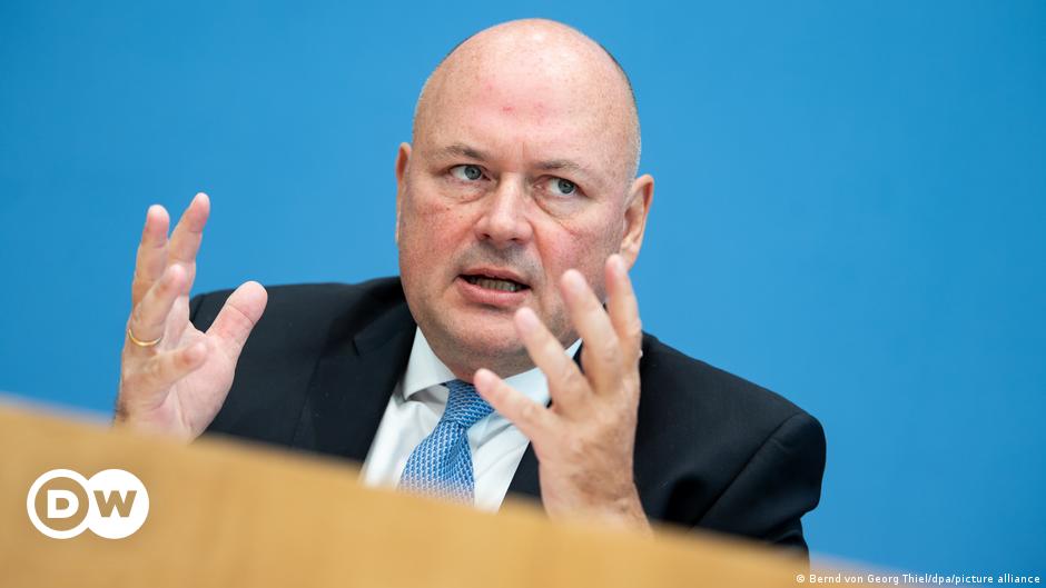 Ermittlungen gegen Deutschlands Cybersicherheitschef wegen angeblicher Verbindungen zu Russland |  Deutschland |  DW