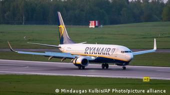 Самолет Ryanair на аэродроме в Вильнюсе