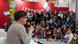 Ein Mann spricht bei der Leipziger Buchmesse 2019 vor vielen Kindern in ein Mikrofon. Ein Mann spricht bei der Leipziger Buchmesse 2019 vor vielen Kindern in ein Mikrofon.