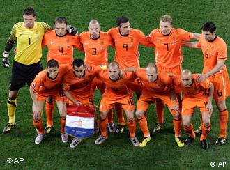 Negligencia salchicha comprar Advierten especialistas sobre supuesta inconsistencia de la selección de  Holanda | Deportes | DW | 07.07.2010