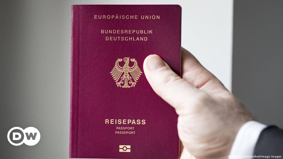 Einbürgerungen: Der immer neue Streit um den deutschen Pass | DW | 08.12.2022