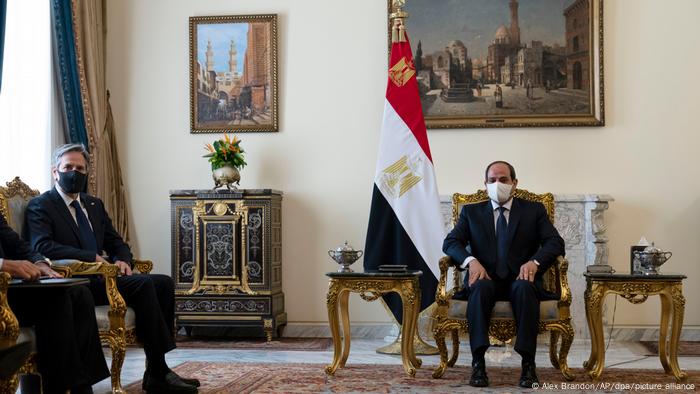 الرئيس المصري عبدالفتاح السيسي في لقاء مع وزير الخارجية الأمريكي أنتوني بلينكن بالقاهرة (صورة من الأرشيف)