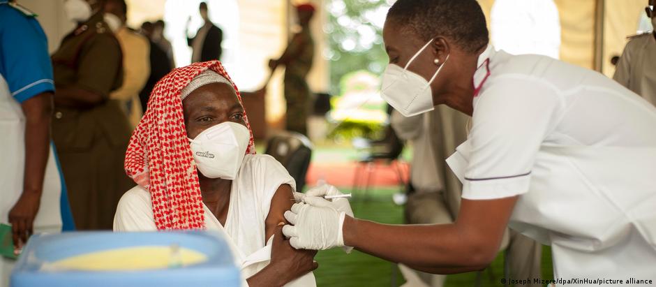 Somente cerca de 7% dos moradores da África estão totalmente vacinados