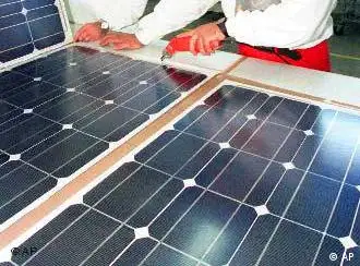 太阳能在德国方兴未艾，这是工厂成批生产的太阳能蓄电板