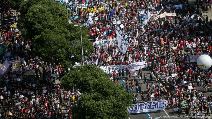 Brasilien Rio de Janeiro | Coronavirus | Proteste 