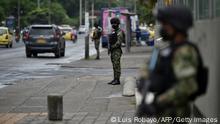 Militares y policías retirados protestan contra política de seguridad de Petro