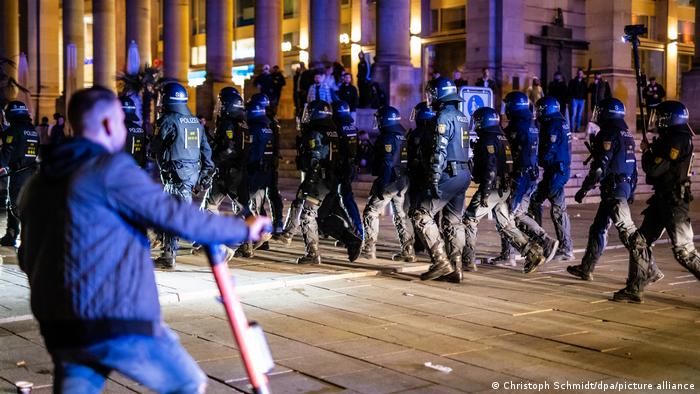 Deutschland Corona-Pandemie | Räumung durch Polizei Stuttgart