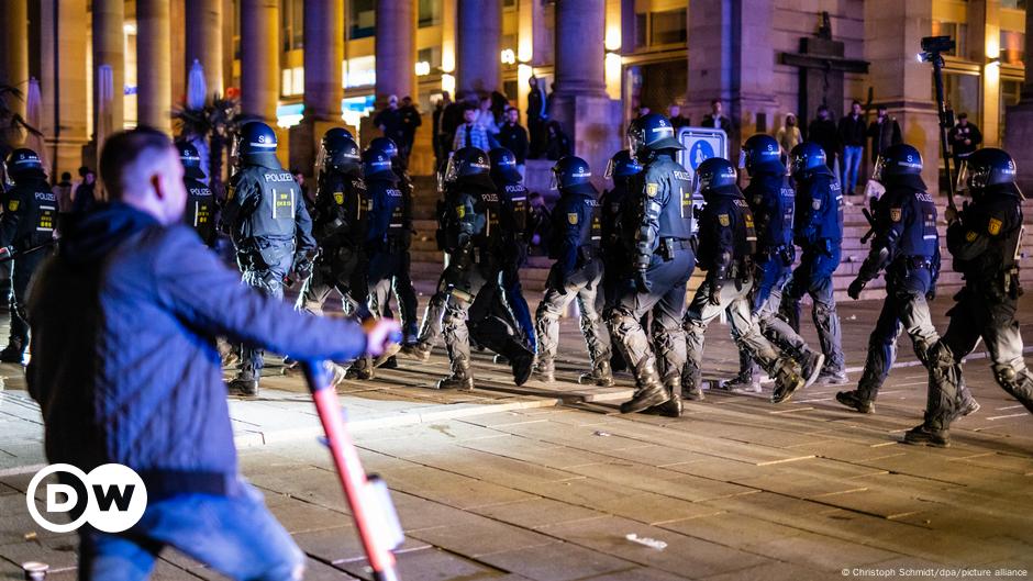 Youth riot in several German cities |  Currently Germany |  DW