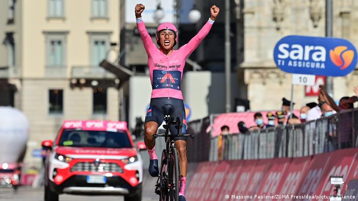 colombiano Egan Bernal gana su primer Giro de Italia | Deportes | DW | 30.05.2021