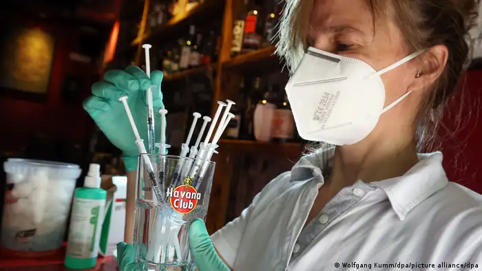 Weltspiegel | 31.05.2021 | Coronavirus, Impfungen in Berliner Bar