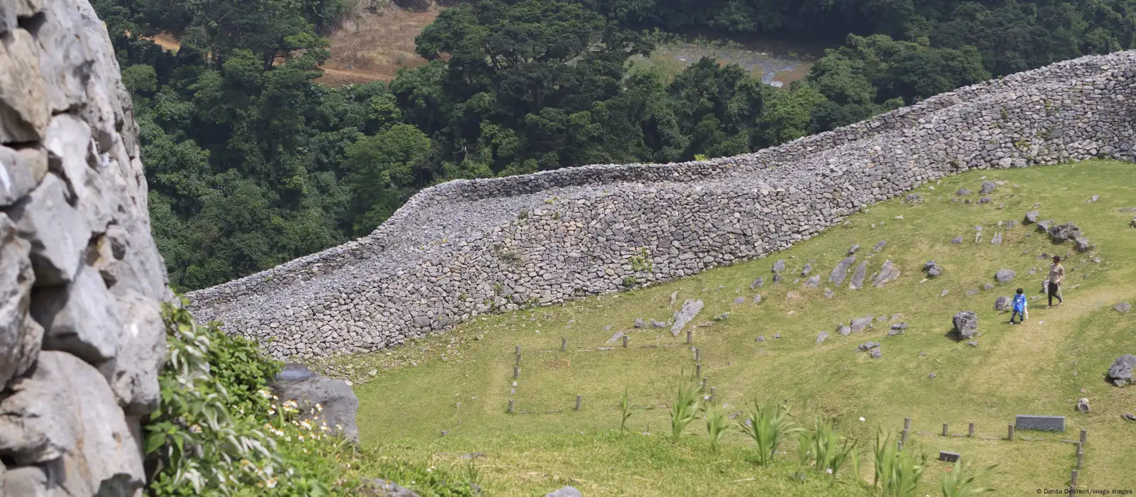 【沖縄本】Ancient RYUKYU Amazon.com: The Ryukyus: A History of the Island Kingdom and