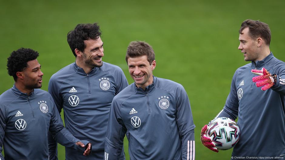 Müller und Hummels - die neue Lockerheit im DFB-Team, dank der Alten