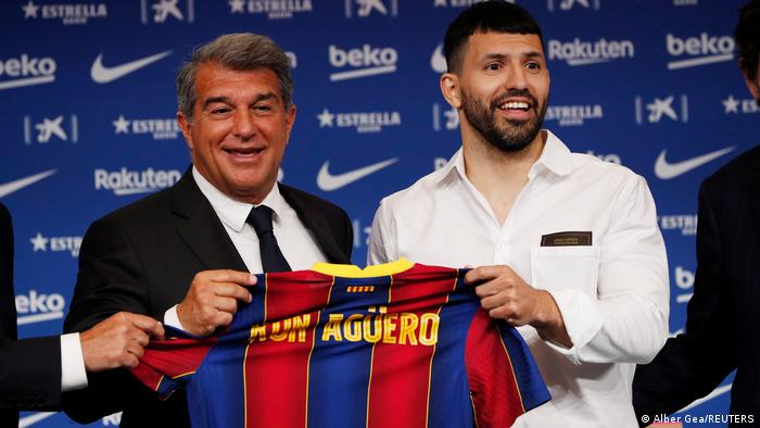 Barcelona presenta a Sergio "Kun" | Europa al día | DW | 31.05.2021