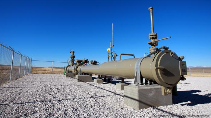 Un oleoducto que transporta CO2 a los campos petrolíferos para utilizarlo en la extracción de petróleo de difícil acceso.