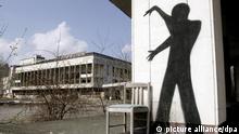 A picture made by former residents adorns a wall in the city of Pripyat, near the Chernobyl nuclear station, April 19, 2006. Next week Ukraine will mark the 20th anniversary of the Chernobyl nuclear disaster, when the fourth reactor at the Chernobyl plant exploded, spreading a radioactive cloud across the former Soviet Union. Foto: UPI Photo/Sergey Starostenko /Landov +++(c) dpa - Report+++