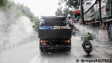 *** Dieses Bild ist fertig zugeschnitten als Social Media Snack (für Facebook, Twitter, Instagram) im Tableau zu finden: Fach „Images“ —> Weltspiegel/02.06.2021 ***
A truck sprays disinfectant amid the coronavirus disease (COVID-19) outbreak in Ho Chi Minh city, Vietnam June 1, 2021. Picture taken June 1, 2021. REUTERS/Stringer NO RESALES NO ARCHIVES TPX IMAGES OF THE DAY