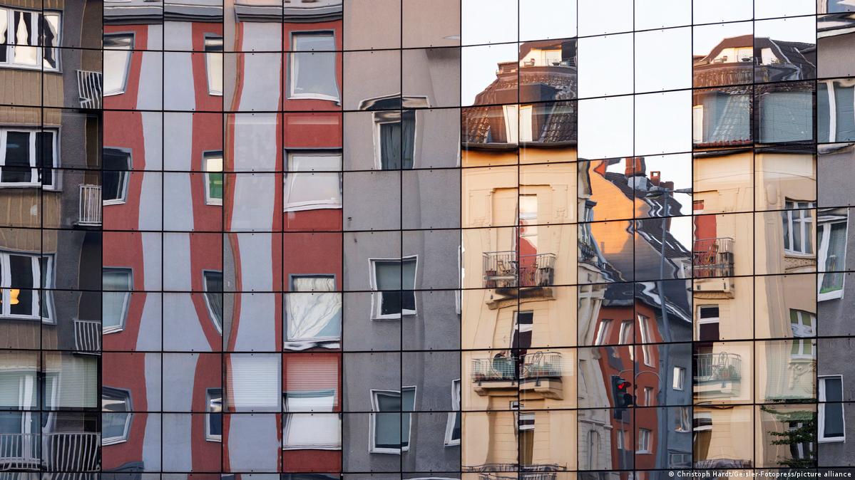 Wall of money' hits European real estate – DW – 06/03/2021