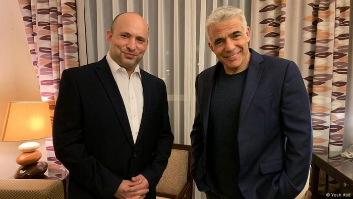 Naftali Bennett und Yair Lapid | Handout von Yesh Atid' Naftali Bennett und Yair Lapid | Handout von Yesh Atid'