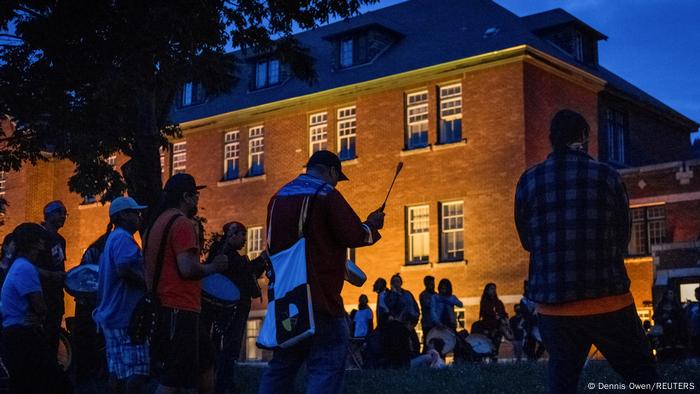 Bdenje i protest pred nekadašnjim internatom u Kamlupsu Bdenje i protest pred nekadašnjim internatom u Kamlupsu