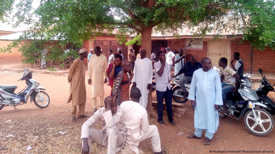 Nigeria tries to negotiate return of 136 kidnapped students | News | DW - Vimarsana News
