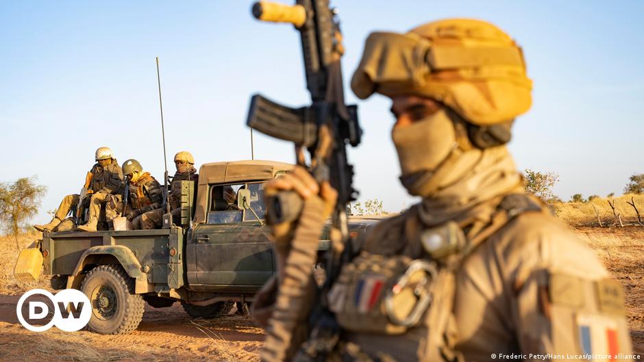 La France suspend ses opérations militaires conjointes au Mali |  International – Allemagne, Europe, Afrique |  DW