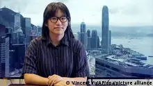 Auf diesem Foto vom 24. Mai 2021 posiert Chow Hang-Tung, die Vizevorsitzende der Allianz zur Unterstützung der patriotischen demokratischen Bewegungen in China, nach einem Interview in Hongkong. Hang-Tung, die auch die Gedenkveranstaltung in Hongkong zum Jahrestag der blutigen Niederschlagung der Demokratiebewegung von 1989 in China organisiert, ist festgenommen worden. (zu dpa «Organisatorin des Gedenkens an Massaker in Hongkong festgenommen») +++ dpa-Bildfunk +++