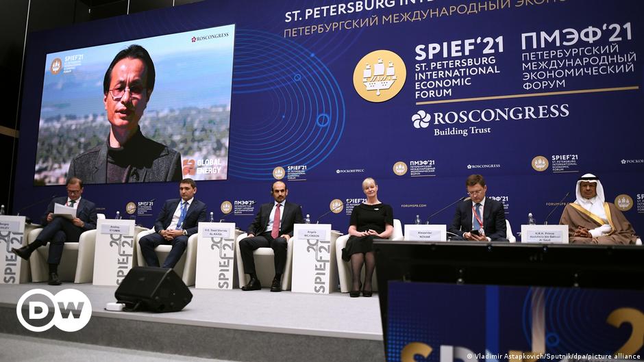 Putin auf dem Wirtschaftsforum St. Petersburg
