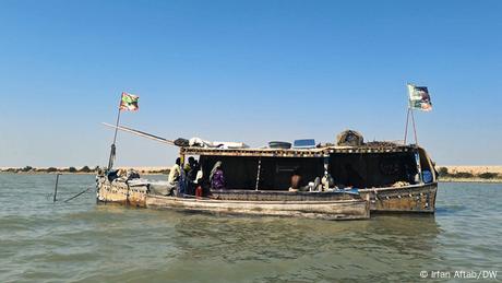 Pakistan: Boathouse villages fight to preserve Manchar Lake's ecosystem Pakistan: Boathouse villages fight to preserve Manchar Lake's ecosystem