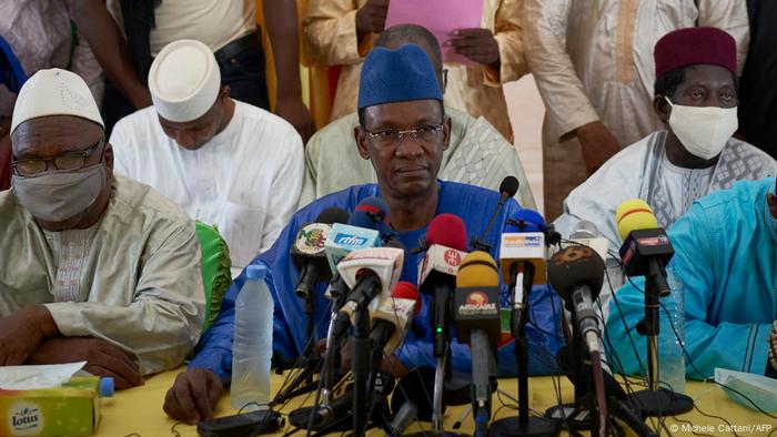 Le Premier ministre de transition malien Choguel Kokalla Maïga a assuré que les élections censées ramener les civils au pouvoir auraient lieu comme prévu en février-mars 2022. Le Premier ministre de transition malien Choguel Kokalla Maïga a assuré que les élections censées ramener les civils au pouvoir auraient lieu comme prévu en février-mars 2022.