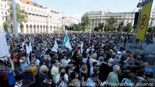 05/06/2021***
Demonstranten versammeln sich in der Innenstadt. Tausende protestieren gegen die von der rechtsnationalen Regierung geplante Einrichtung eines ungarischen Ablegers der chinesischen Fudan-Universität. Sie kritisierten, dass damit eine von der Kommunistischen Partei Chinas kontrollierte Einrichtung aus ungarischen Steuergeldern finanziert werden solle. +++ dpa-Bildfunk +++