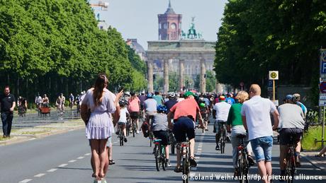 Der Autoverkehr soll in Zukunft weiter abnehmen. Viele Städte wollen dafür sorgen, dass Fahrradfahren attraktiver wird. 