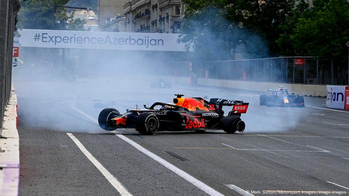 Formula One Perez Finishes Ahead Of Vettel To Win Wild Azerbaijan Grand Prix Sports German Football And Major International Sports News Dw 06 06 2021