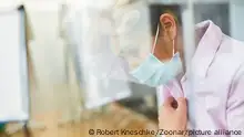 الذهاب للعمل رغم كورونا.. هذه العقوبات قد تنتظرك في ألمانيا!