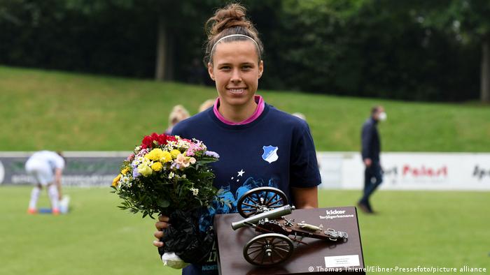 Nicole Billa détient le prix du meilleur buteur lors de la dernière journée de la Bundesliga féminine