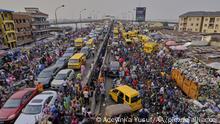 LAGOS, NIGERIA - DECEMBER 25: A view from Nigeria's Lagos city as people continuing their daily lives in crowded area amid the novel coronavirus (Covid-19) pandemic, on December 25, 2020. Vehicle and human density continues. People did not pay attention to social distancing in the city. Adeyinka Yusuf / Anadolu Agency