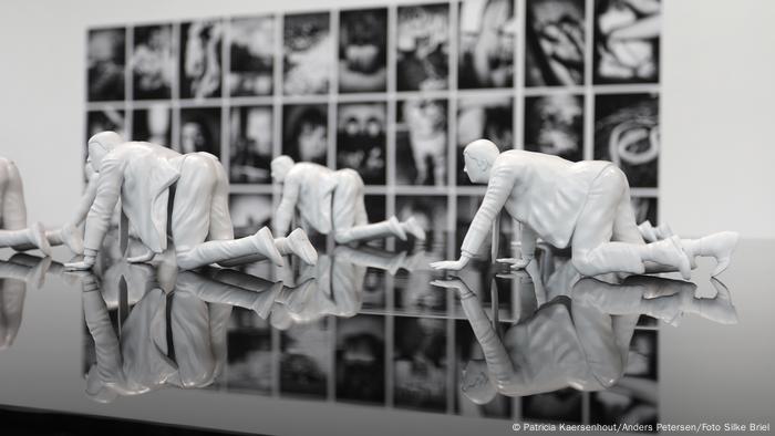 Patricia Kaersenhout artwork 'Mea Culpa': sculptures of white people in business suits on their hands and knees.