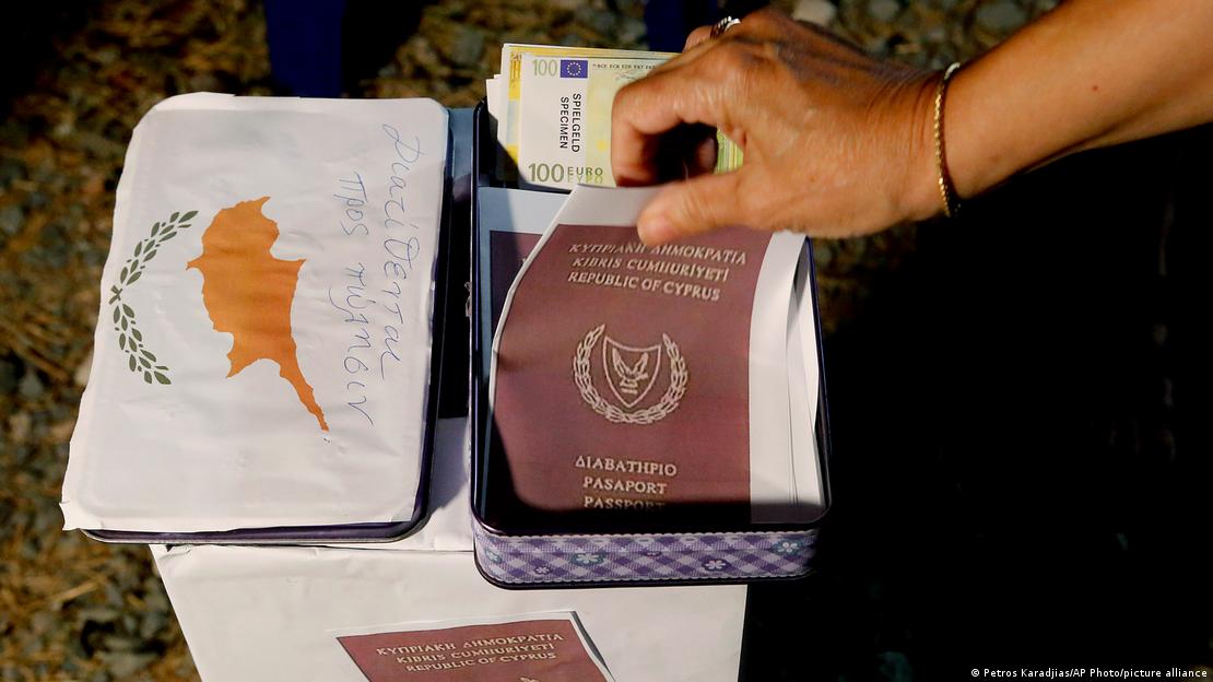 ألغت أيرلندا وقبرص وهولندا بالفعل برامج التأشيرات الخاصة بالشخصيات المهمة، في حين قامت البرتغال بإصلاح برنامجها في تشرين الأول/ أكتوبر. 