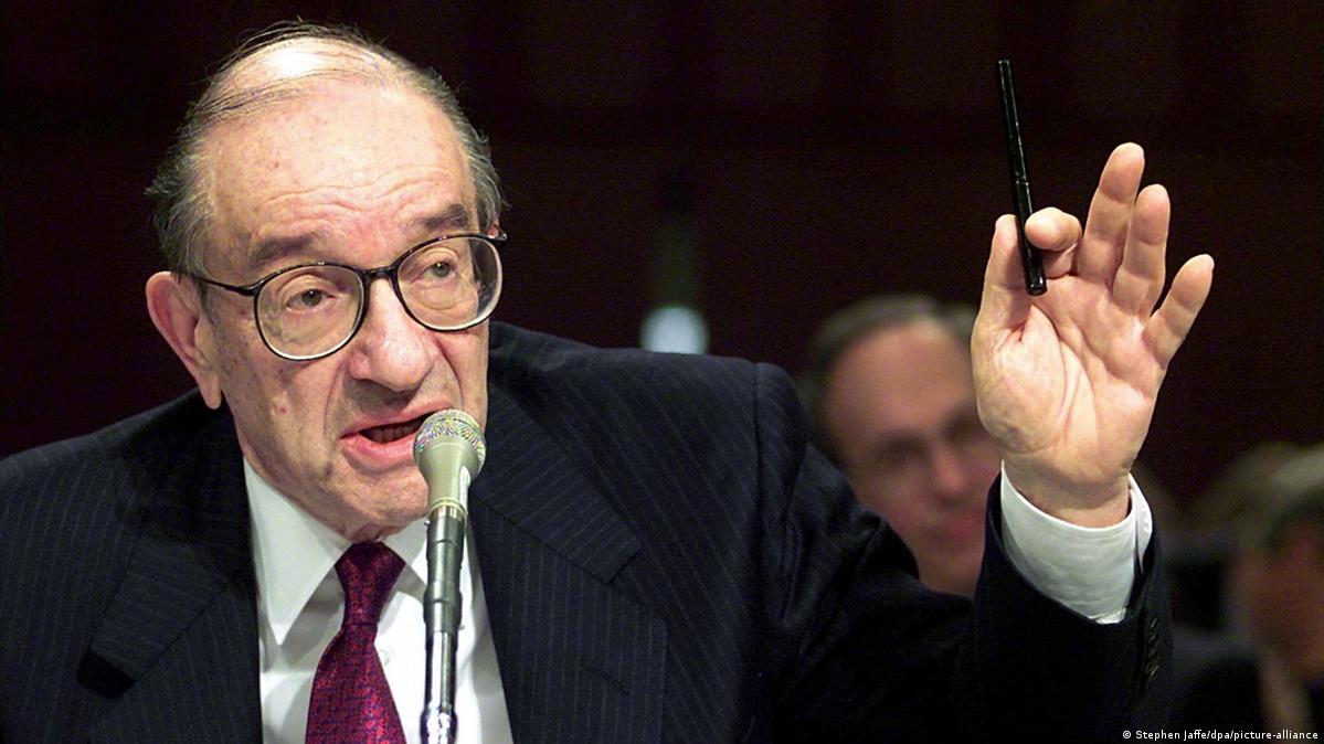 ABŞ Federal Rezervinin sədri Alan Greenspan CAPITOL Hill-də Senat büdcə komitəsinin iclasında nitq söyləyir