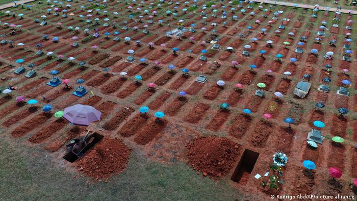 El cementerio San Juan Bautista de Iquitos, en Perú, tuvo que hacer espacio para enterrar a las víctimas del nuevo coronavirus. 