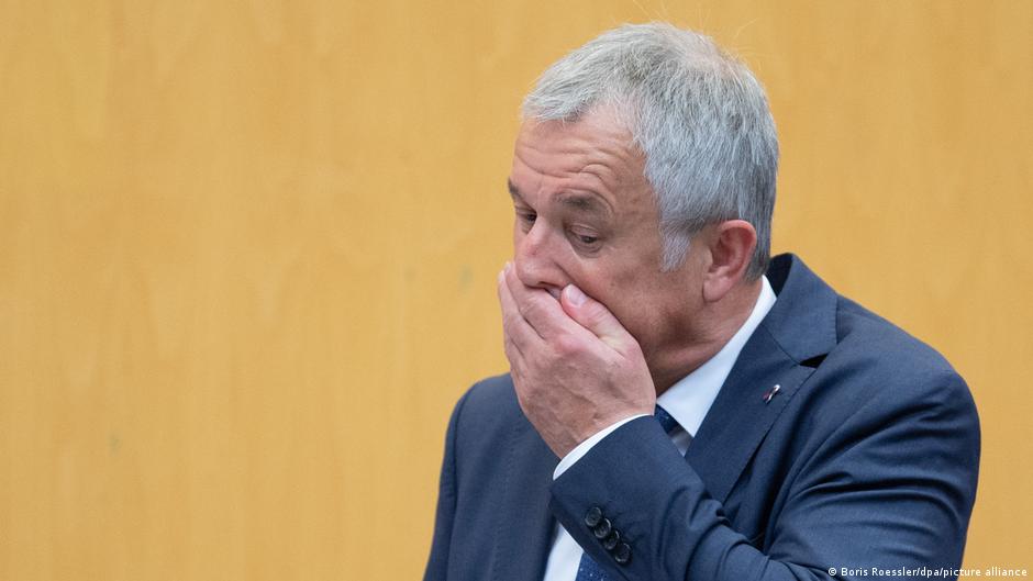 Germany: 20 police officers investigated over far-right chats | News | DW - Vimarsana News